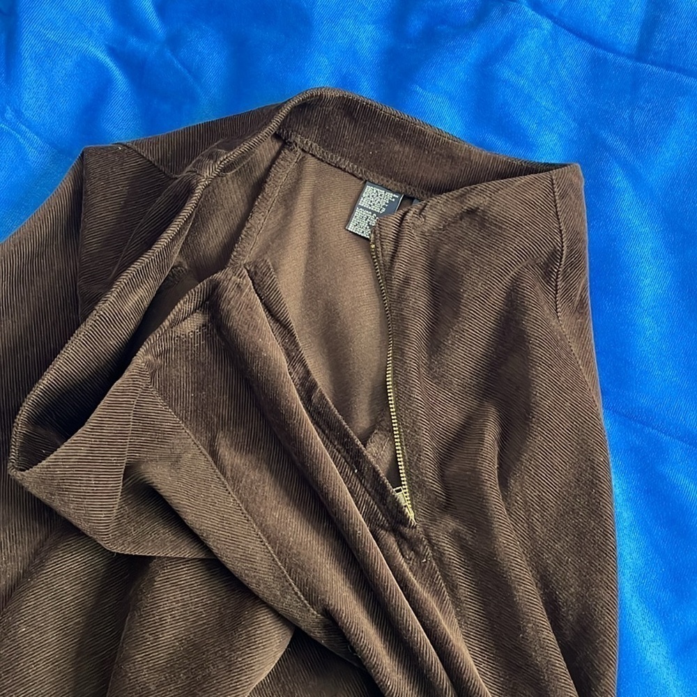 ⭐️ Jones New York Brown ribbed skirt- size 8 - Picture 5 of 5